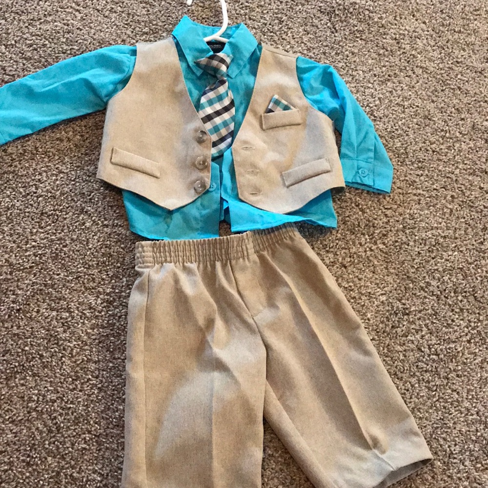 Little boys 0/3 suit! 4 piece